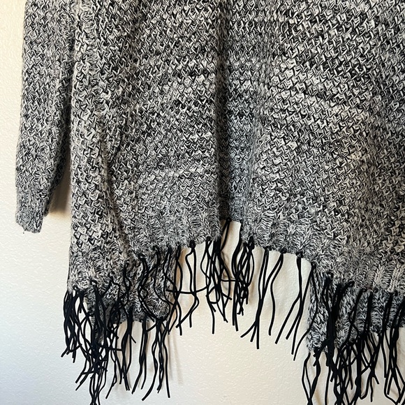 Ontwelfth | Fringe Knit Cardigan - Picture 8 of 9